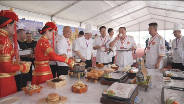 亚晶金融 内蒙古鄂尔多斯市第二届“暖城多味”全市餐饮行业职工职业技能大赛举办